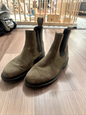 Dr. Martens 2976 Suede Chelsea Boots
